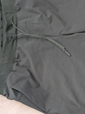 lululemon athletica Men's Dark Green Athletic Shorts with Waistband Detail